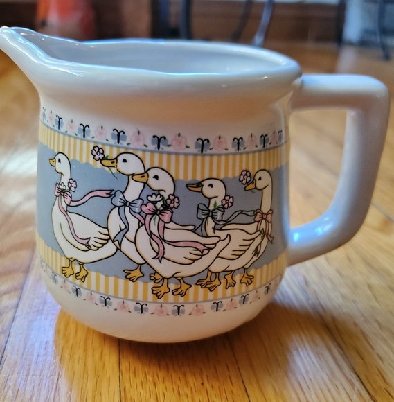 Vintage Ribbon Geese collection creamer - Picture 1 of 3